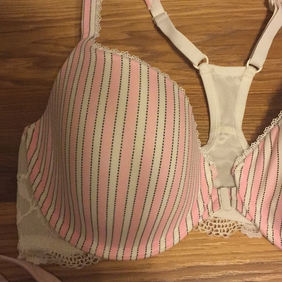 3 Victoria’s Secret bras - Picture 2 of 7